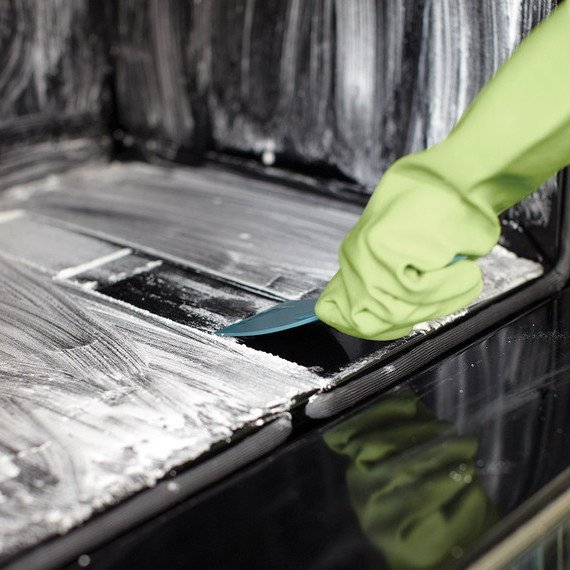 A sütő tisztítása szódabikarbónával - 8. lépés A sütő sütőporának tisztítása A sütőtálca tisztítása A sütő tisztítása sütőporos tippekkel