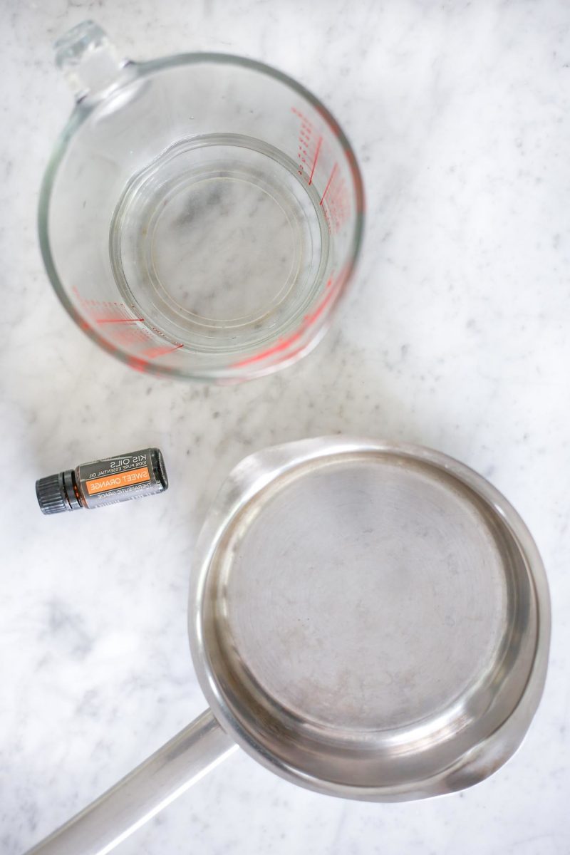 Tisztítsa meg a sütőt gőzzel - a szükséges anyagokkal A sütő sütőporának tisztítása A sütőtálca tisztítása A sütő tisztítása sütőporos tippekkel