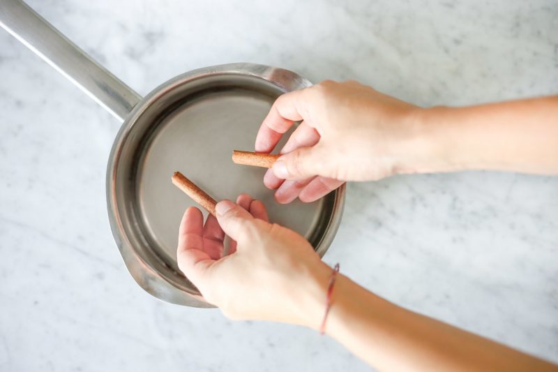 Tisztítsa meg a sütőt gőzzel - 3. lépés A sütő sütőporának tisztítása A sütőtálca tisztítása A sütő tisztítása sütőporos tippekkel