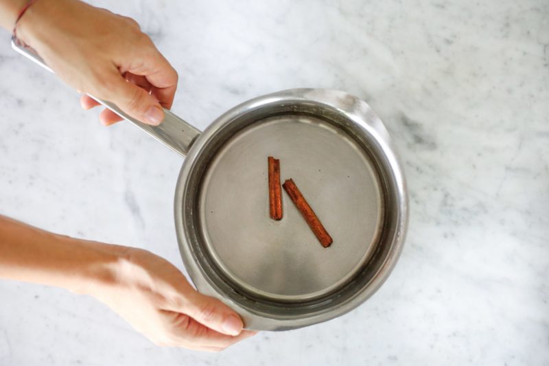 Tisztítsa meg a sütőt gőzzel - 4. lépés A sütő sütőporának tisztítása A sütőtálca tisztítása A sütő tisztítása sütőporos tippekkel