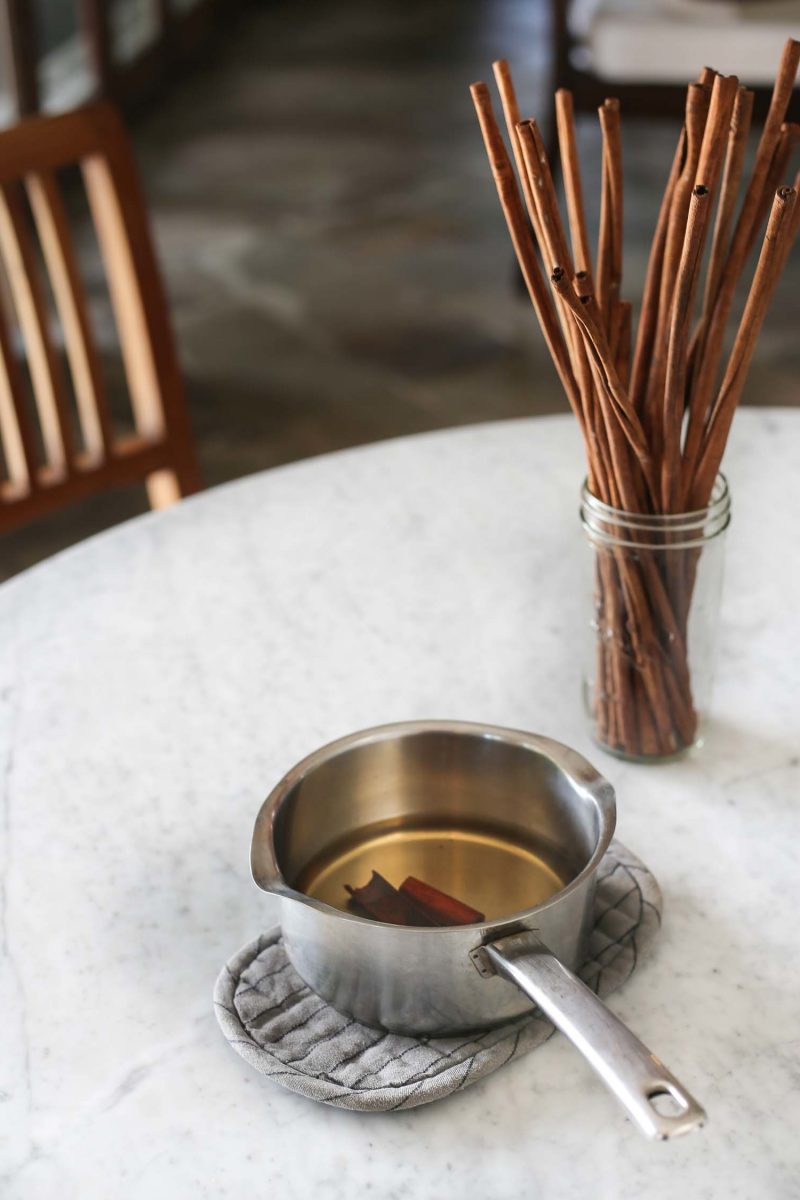 Tisztítsa meg a sütőt gőzzel - 5. lépés A sütő sütőporának tisztítása A sütőtálca tisztítása A sütő tisztítása sütőporos tippekkel