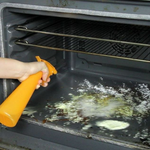 A sütő tisztítása kötelező! A sütő sütőporának tisztítása A sütőtálca tisztítása A sütő tisztítása sütőporos tippekkel