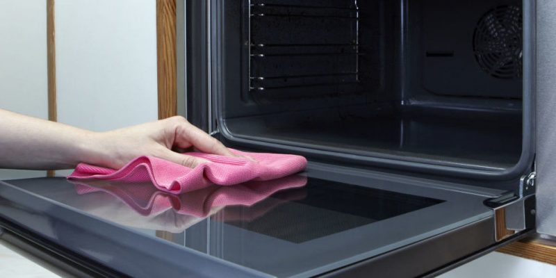 A sütő tisztítása - az utolsó lépés mindig törölje le egy ruhával! A sütő sütőporának tisztítása A sütőtálca tisztítása A sütő tisztítása sütőporos tippekkel