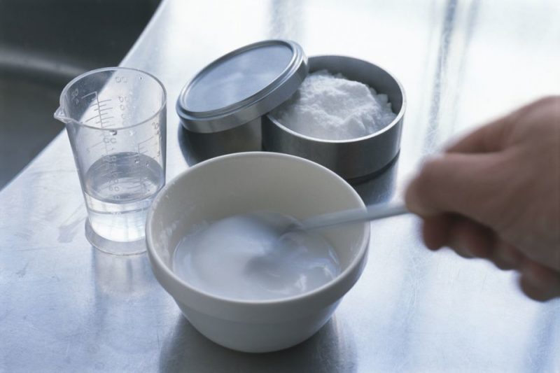 Hogyan tisztíthatja a sütőt szódabikarbóna segítségével? A sütő sütőporának tisztítása A sütőtálca tisztítása A sütő tisztítása sütőporos tippekkel