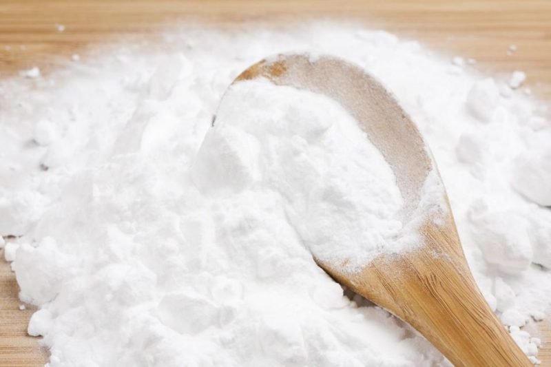 A szódabikarbóna segít a sütő tisztításában A sütő sütőporának tisztítása A sütőtálca tisztítása A sütő tisztítása sütőporos tippekkel