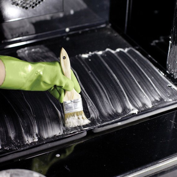 Tisztítsa meg a sütőt szódabikarbónával - 4. lépés A sütő sütőporának tisztítása A sütőtálca tisztítása A sütő tisztítása sütőporos tippekkel