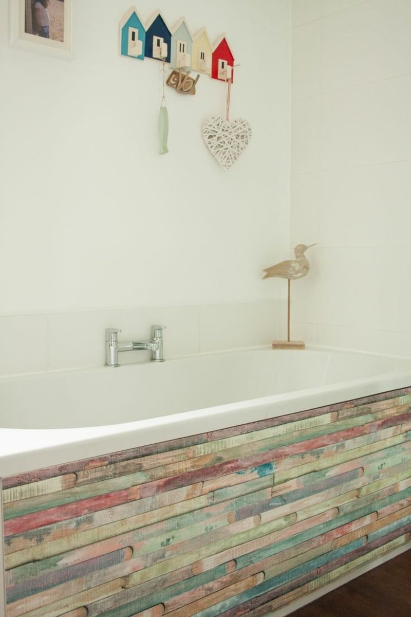 Dječja kadica obložena obojenim drvom oblaganje kade