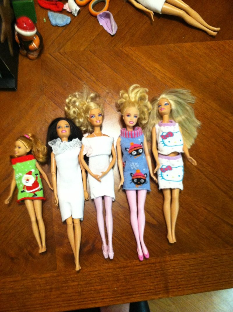 Barbie odijeva sjajnu odjeću napravljenu od starih čarapa Odjeća za lutke izrađena od starih čarapa
