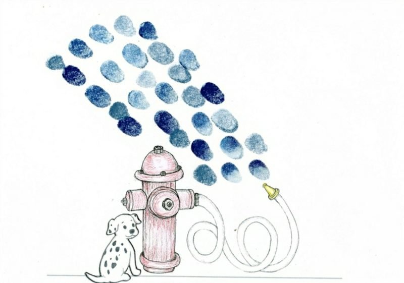 Les empreintes digitales des enfants font des éclaboussures d'eau