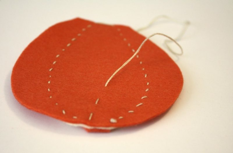 Portacellulare per bebè in feltro - Istruzioni fai da te giocattoli Portacellulare per bebè in feltro - Istruzioni fai da te giocattoli