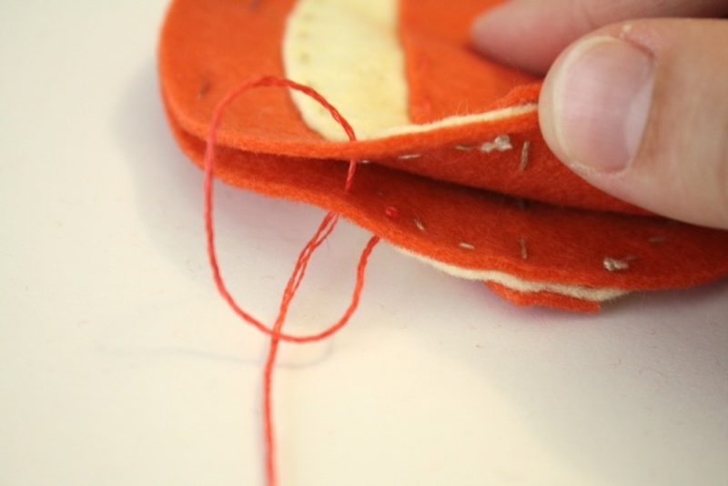 Portacellulare per bebè in feltro - Istruzioni fai da te giocattoli Portacellulare per bebè in feltro - Istruzioni fai da te giocattoli