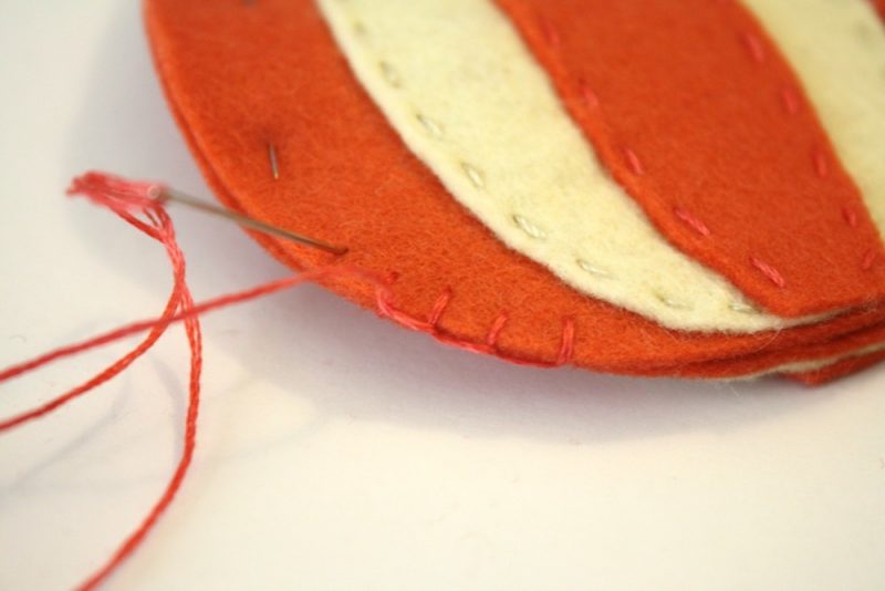 Portacellulare per bebè in feltro - Istruzioni fai da te giocattoli Portacellulare per bebè in feltro - Istruzioni fai da te giocattoli