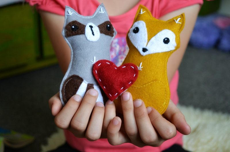 Il miglior materiale per i giocattoli dei bambini si fa sentire - perché guardare qui? Il miglior materiale per i giocattoli dei bambini si fa sentire - perché guardare qui?