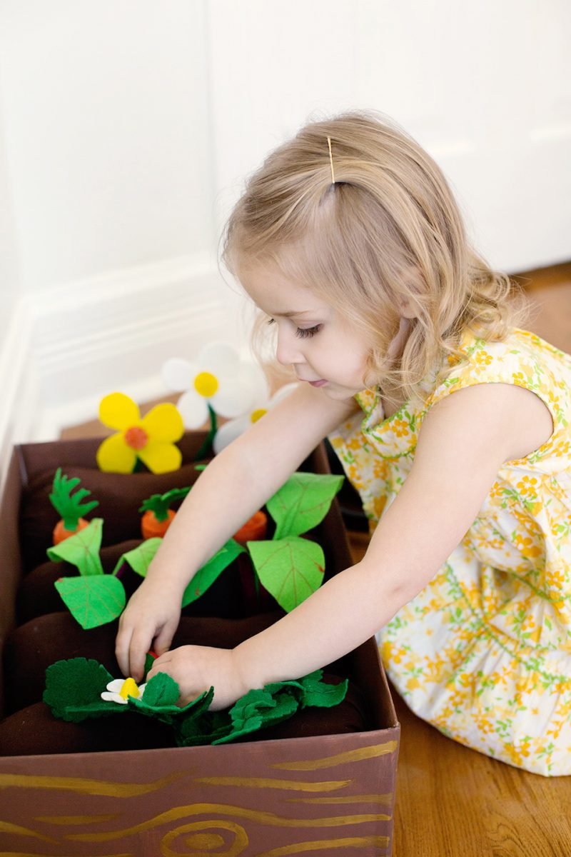 Giocattoli in feltro - Istruzioni fai da te per la scatola da giardino