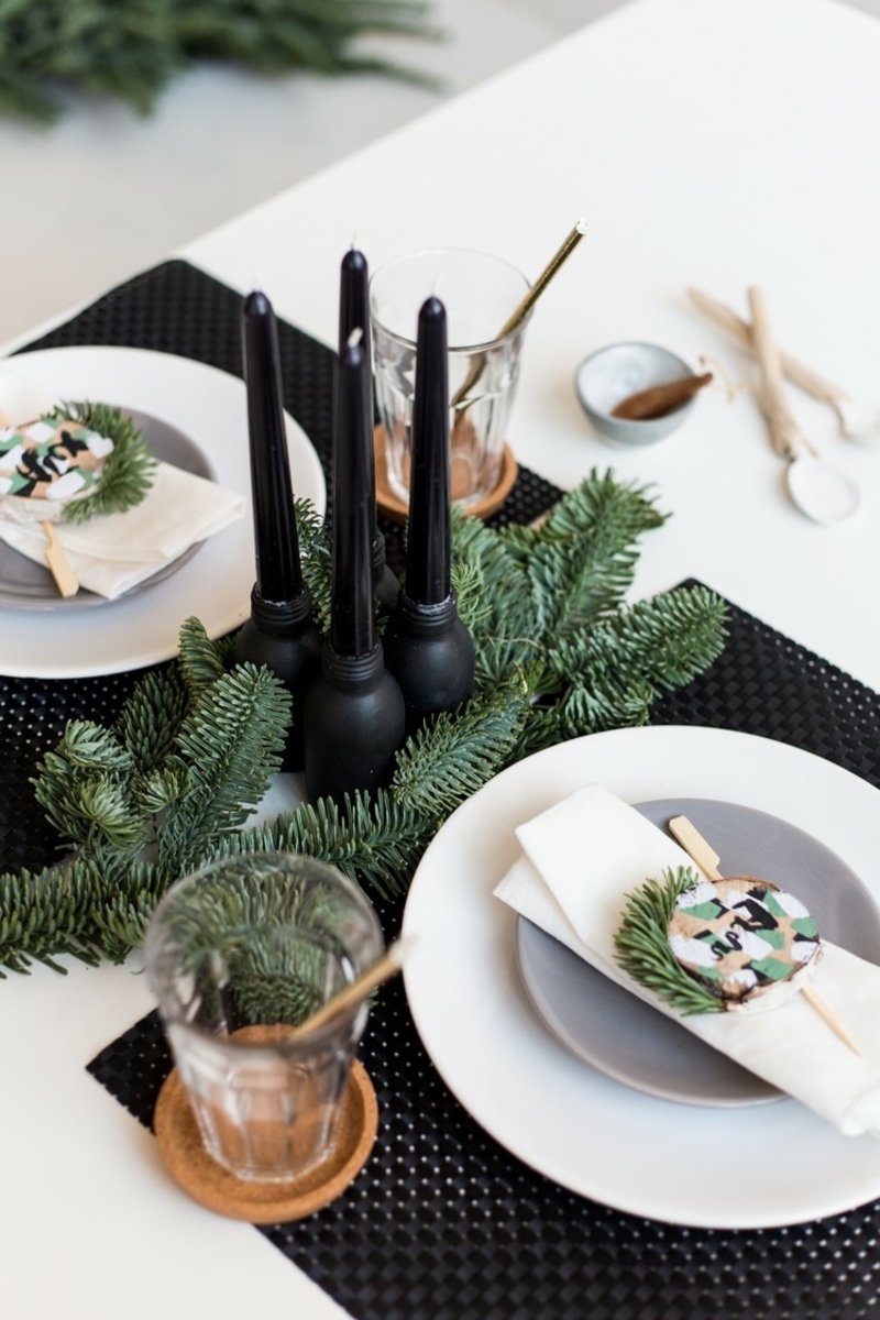 ukrasite stol zimzelenim tvatovima Ručni radovi od prirodnih materijala Božićno stilski ukrasi za stol