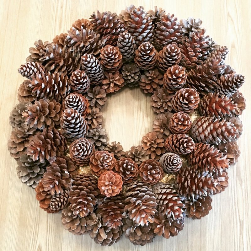 Napravite vlastiti vijenac od šišarki Ručni radovi od prirodnih materijala Božićni vijenac šišarke