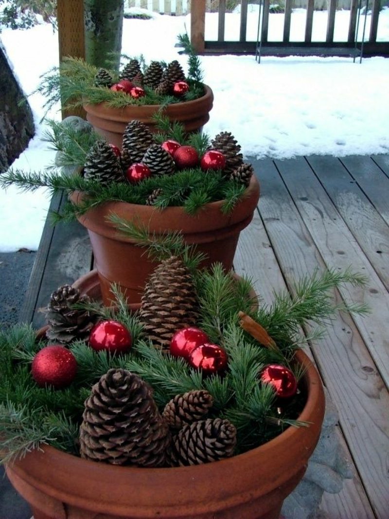 Božićni ukras izvana prirodnim materijalima Ručni radovi s božićnom terasom od prirodnih materijala