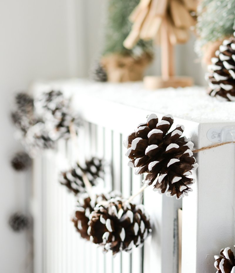 prekrasan vijenac od šišarki Ručni radovi od prirodnih materijala Božićni vijenac češeri