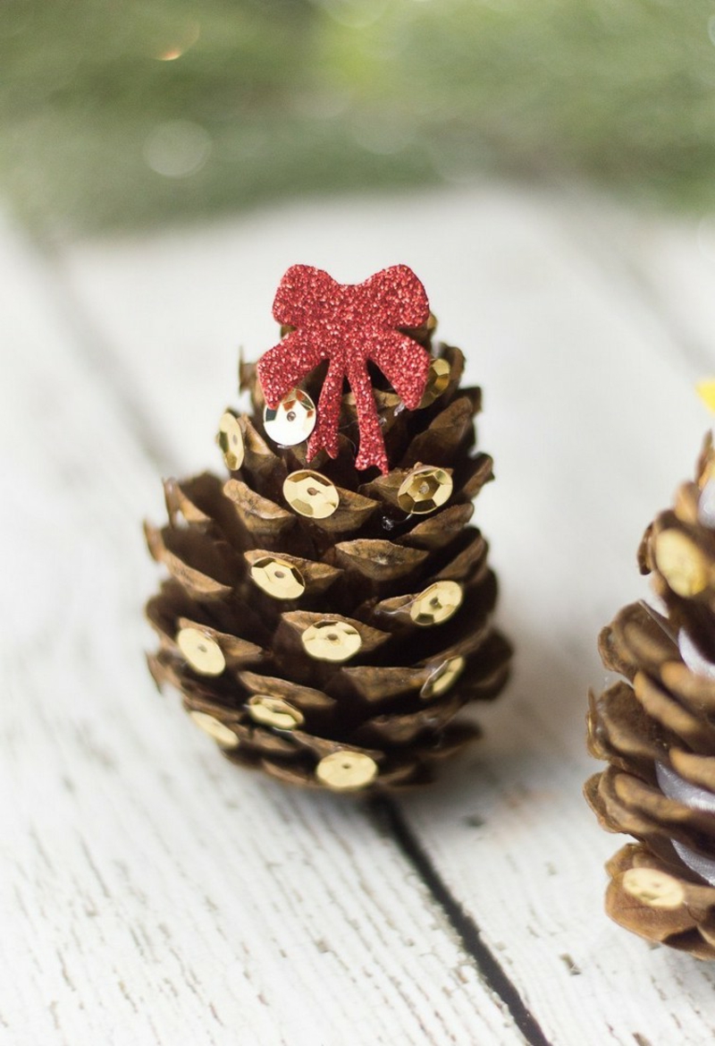Ukrasite šišarke Ručni radovi od prirodnih materijala božićna jelka izvrsna ideja
