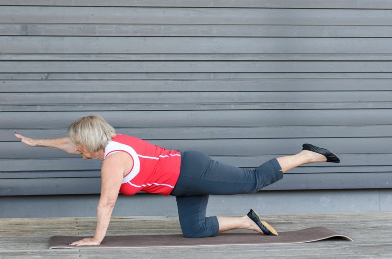 Ispružite nogu i ruku