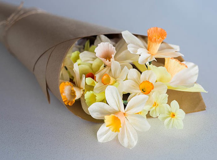 Crea un mazzo di narcisi! armeggiare fiori fiori di carta armeggiare idee istruzioni armeggiare fiore armeggiare
