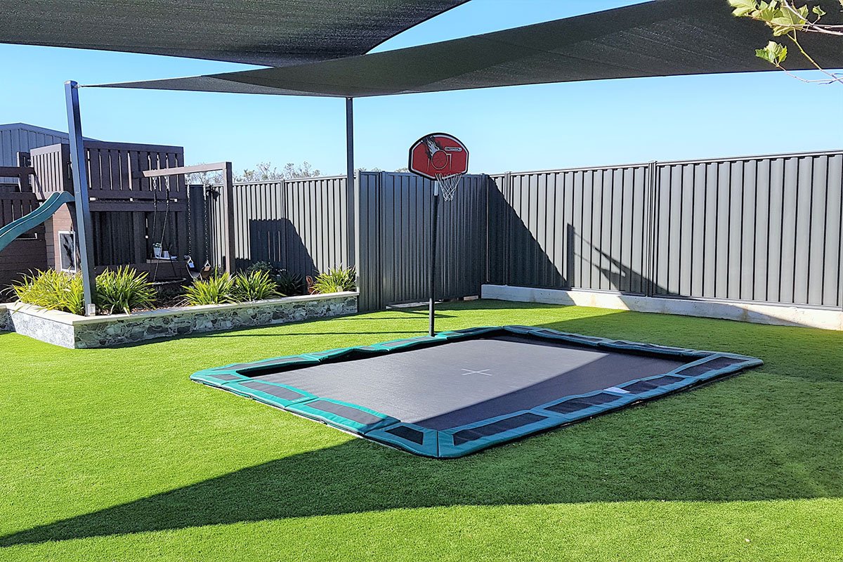 Campo da basket con trampolino a pavimento in giardino trampolino da basket rettangolare a terra