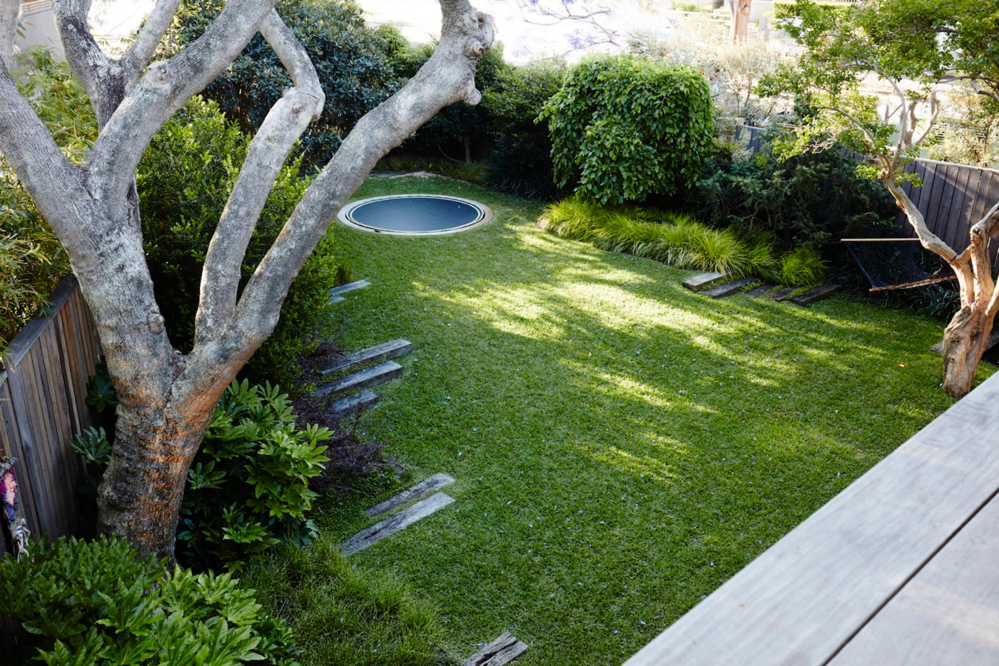 Installare un trampolino a terra nel giardino suggerimenti utili Costruisci in un giardino con trampolino interrato rotondo