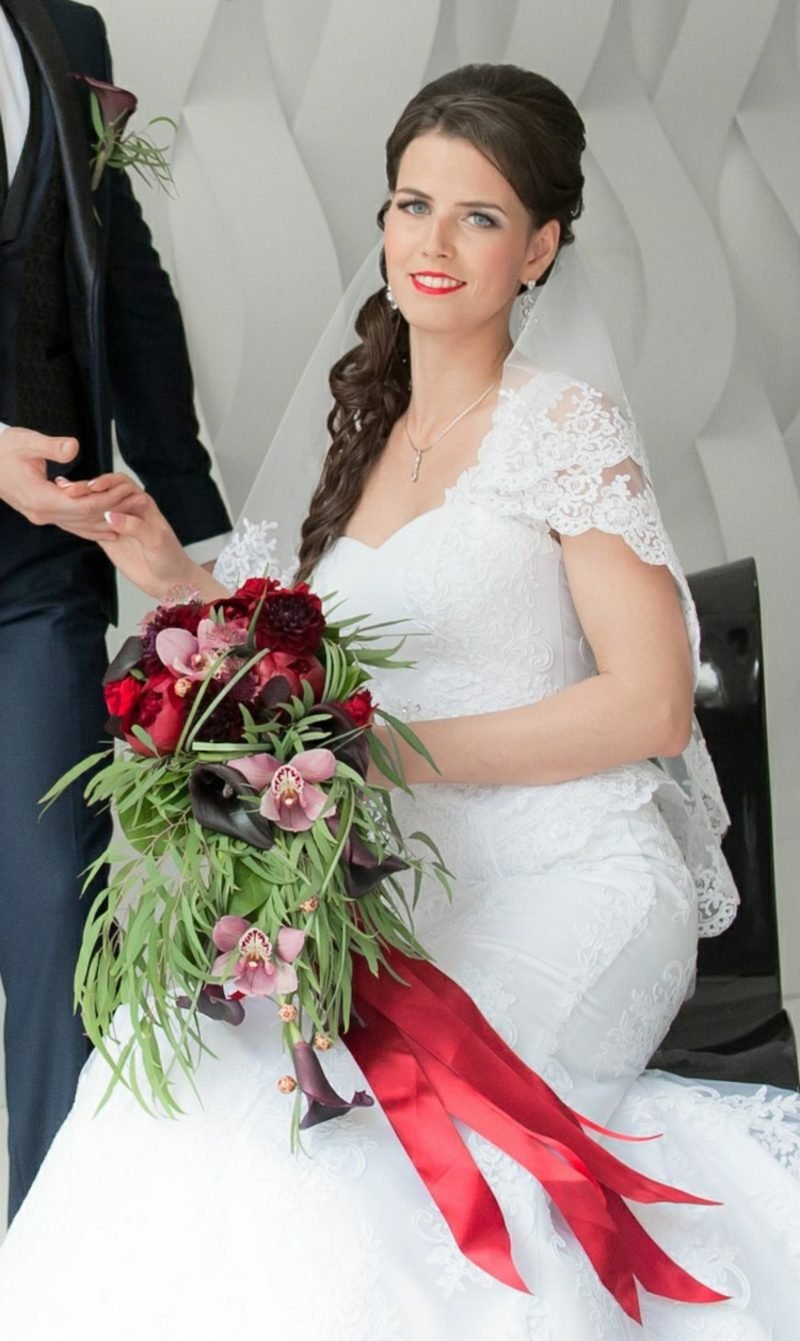 Bouquet da sposa a forma di cascata calle nere orchidee rosa Bouquet da sposa cascata Callas nero