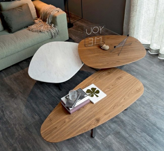 Gruppo tavolini in legno plastica ottima combinazione Tavolino moderno ottimo abbinamento di materiali