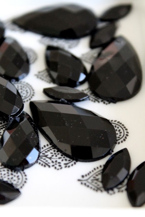 Ravviva i materiali necessari per le scarpe da donna fai-da-te