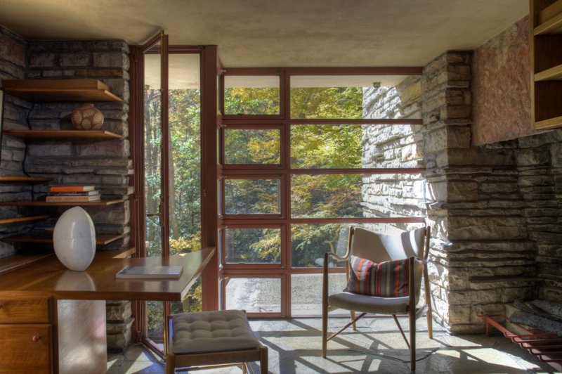 Intérieur inspiré par la nature Intérieur de Fallingwater House inspiré par la nature