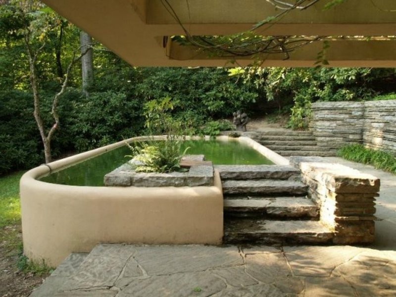 Étang artificiel Fallingwater House Aspect étang artificiellement beau