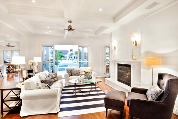 Concevoir le plafond à caissons meubler un salon blanc