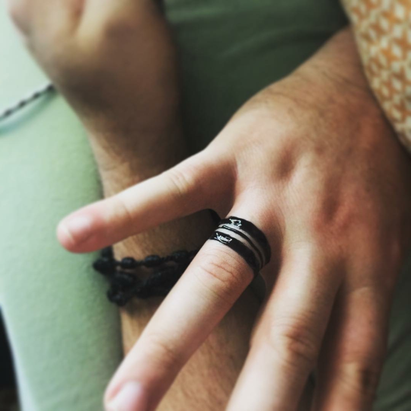 Le tatouage des alliances étonnamment simple