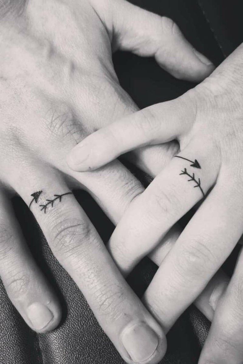 Tatouages ​​flèches couple