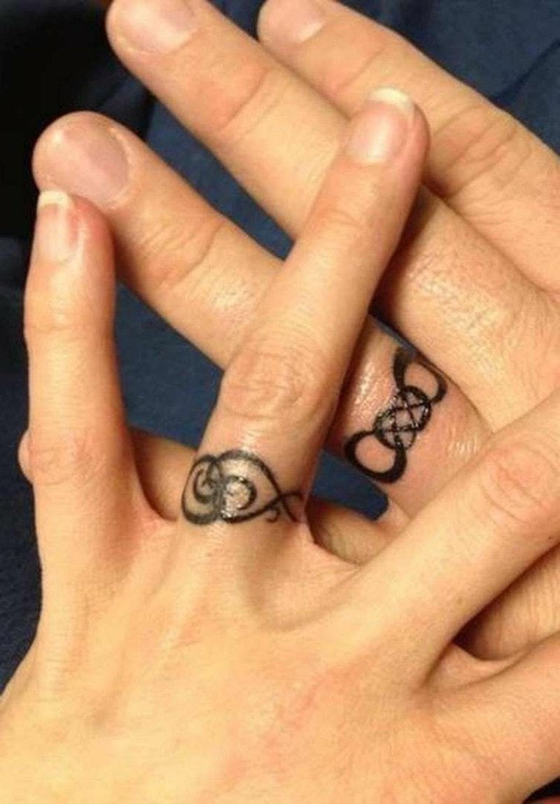 Anneaux de mariage tatouage décoratif