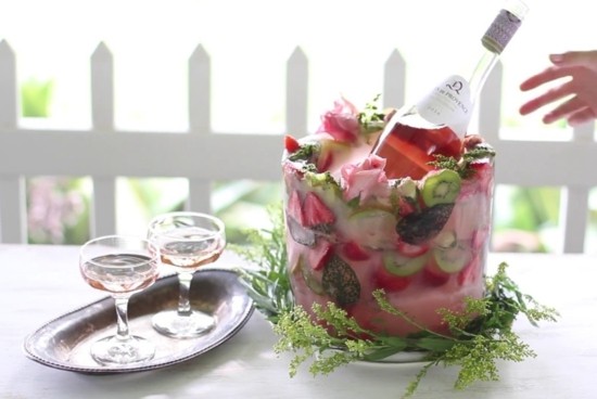 hladnjak za voćni šampanjac izrađen od leda DIY hladnjak za boce od leda hladnjak za boce za ukrašavanje stola hladnjak za šampanjac napravite sami