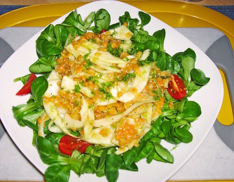 Gyors receptek vörös lencse saláta elkészítéséhez Készítsen egyszerű vacsorát báránysalátából lencsével