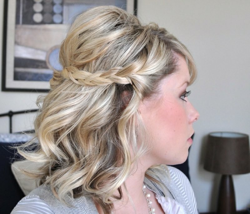 Coiffures cheveux mi-longs tressés