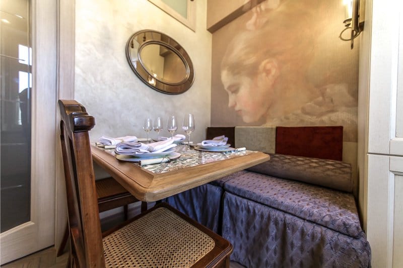 Фототапет с портрет в интериора на кухнята