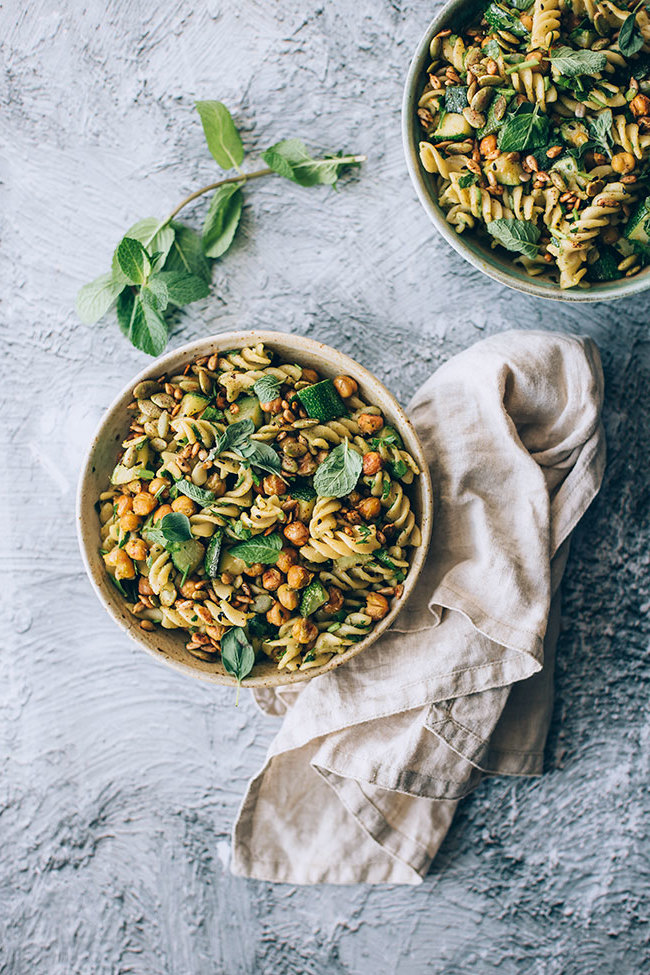 La première recette d'une savoureuse salade printanière