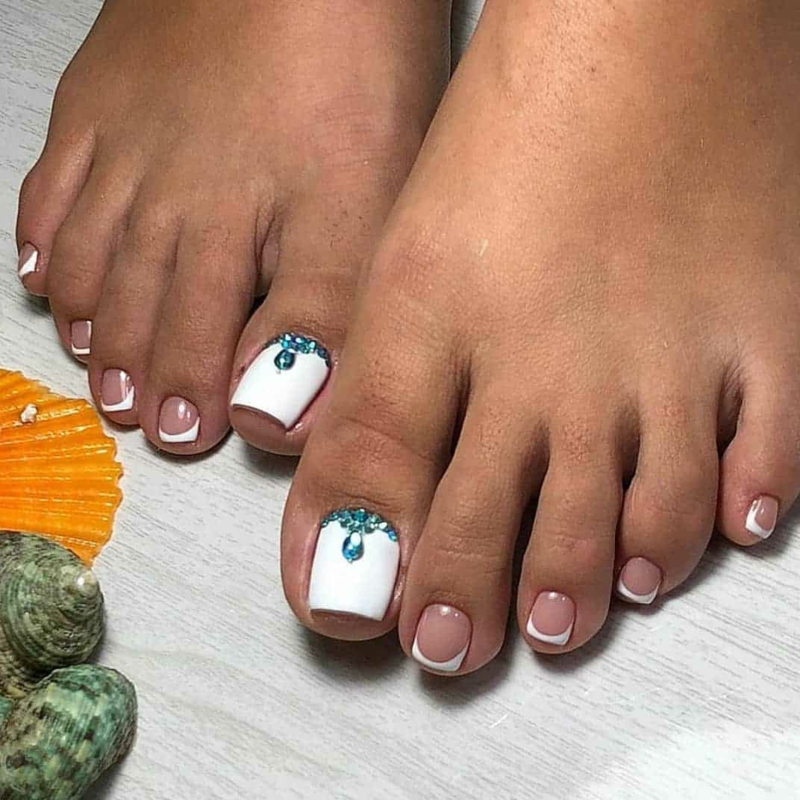 Nail design bianco natura