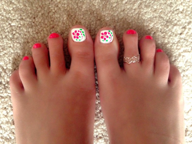 Design dell'unghia del piede per grandi idee estive