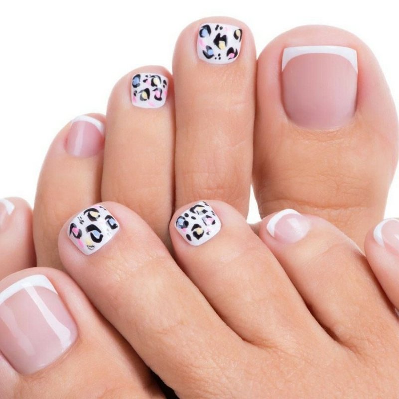 Pedicure francese leopardato