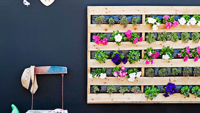 Des bacs à fleurs en palettes ! meubles de jardin de palettes palettes meubles de jardin meubles de palettes de jardin meubles euroapletten fauteuil de jardin instructions