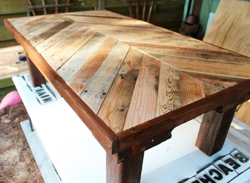 Kerti asztal raklapokat épít Építsd meg saját kerti asztalodat