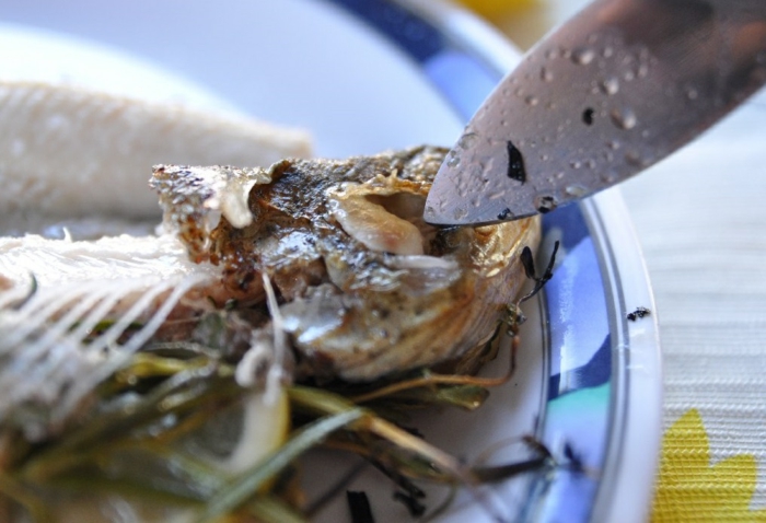 Ensemble vaisselle couteau assiette à poisson dégazé