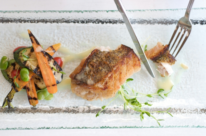 Service de vaisselle plat de poisson filet