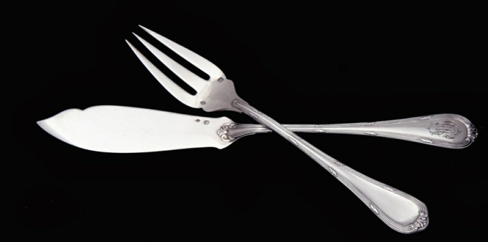 Service de vaisselle assiette à poisson couteaux croisés