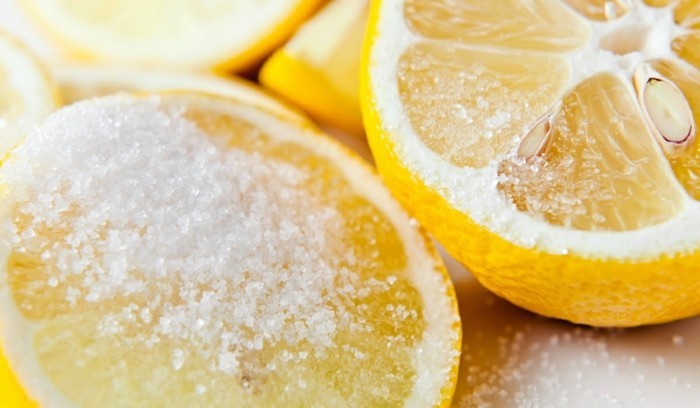 faire du sucre citron visage en vous épluchant